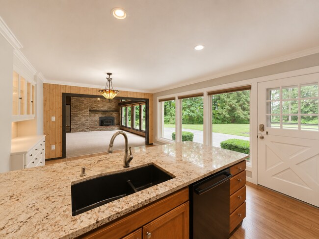 Building Photo - Private Arlington Retreat