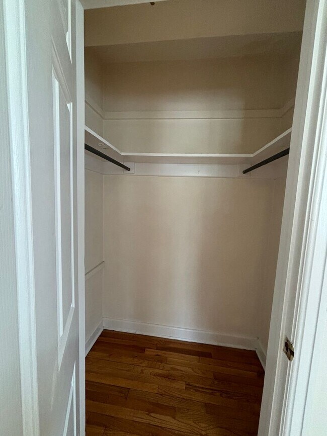 Building Photo - R1026 University Heights