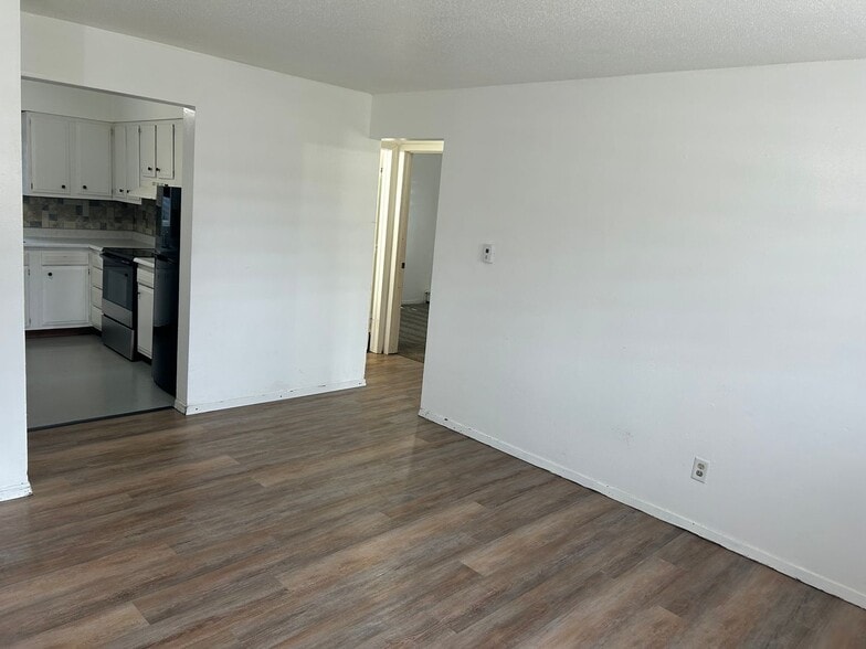 Building Photo - 1720 E 12th St