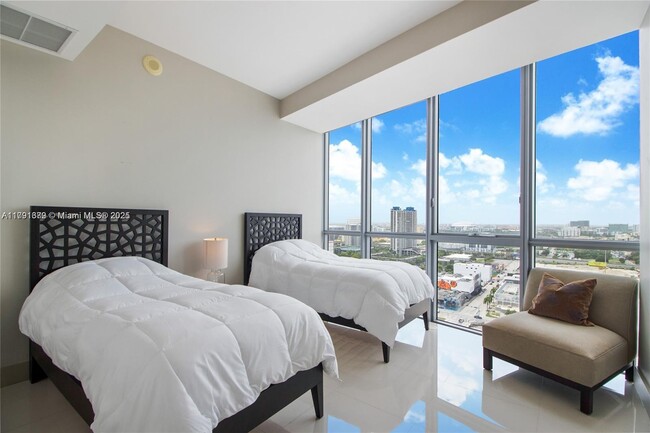 Building Photo - 1100 Biscayne Blvd