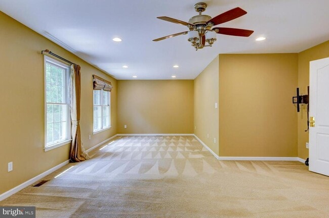 Building Photo - 45 Lockwood Dr