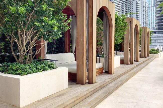 Building Photo - 801 S Miami Ave