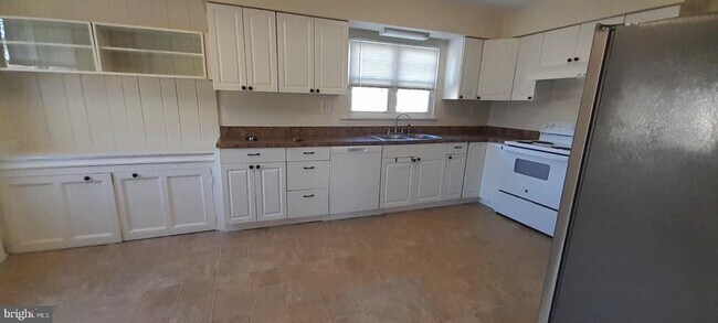 Building Photo - 6731 Edwards Ave