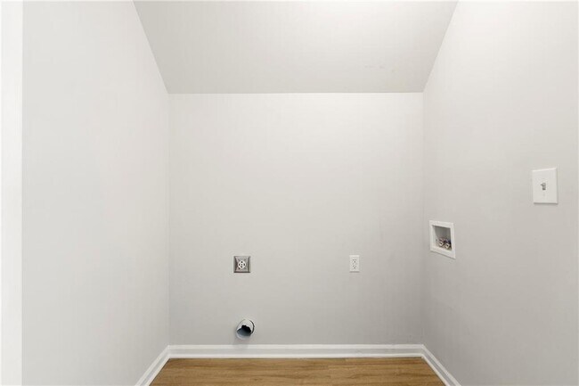 Building Photo - 1414 Justin Dr