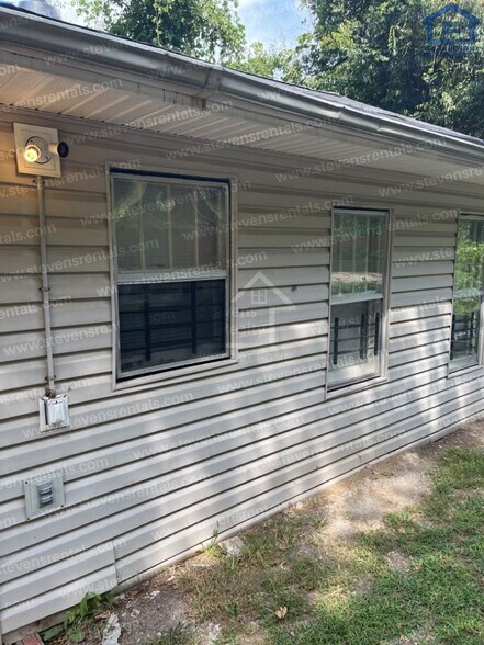 Building Photo - 3810 Provence St