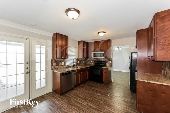 Building Photo - 213 Ripplewood Dr