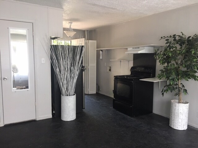 Building Photo - 666 Patton Ave