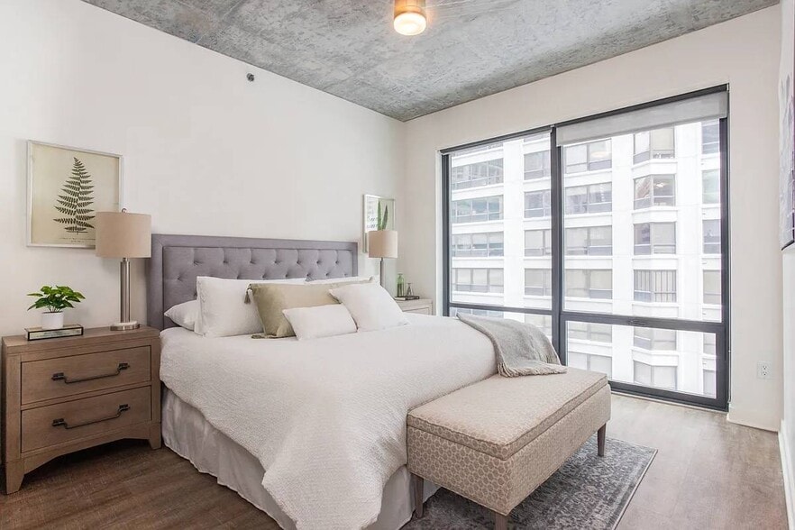 Building Photo - 475 E Ohio St