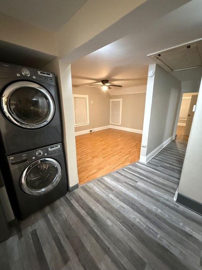 Building Photo - 11 Hallenbeck Ave