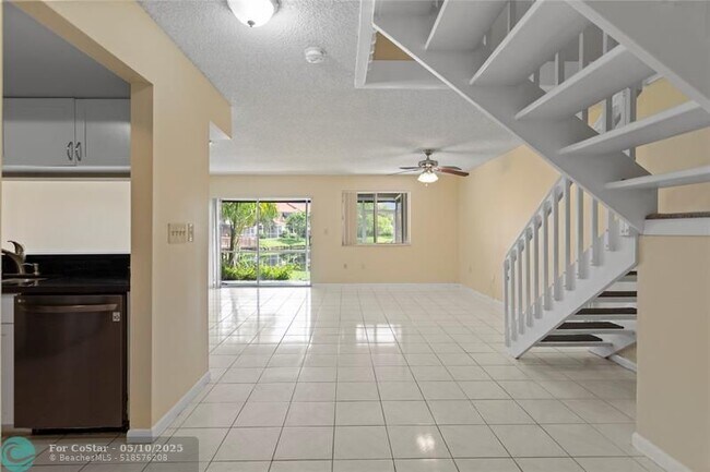 Building Photo - 640 N University Dr