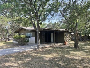 Building Photo - 900/ 902 Hazelton
