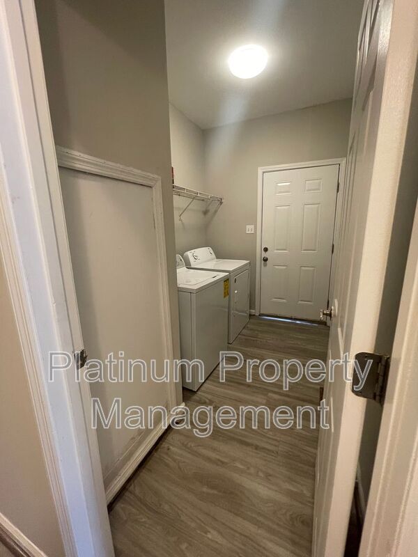 Building Photo - 48 Weyman Ave SW