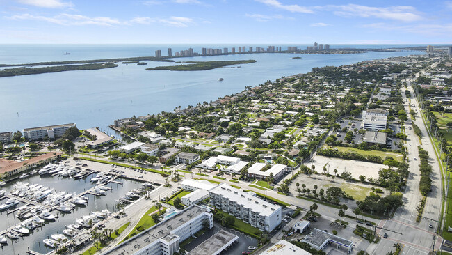 Building Photo - 155 Yacht Club Dr