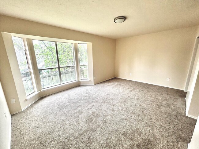 Building Photo - 16319 Chimneystone Dr