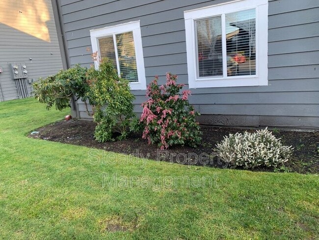 Building Photo - 1822 S 95th St