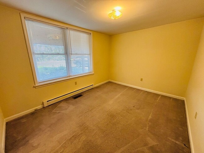 Building Photo - 1806 Brooksfield Rd