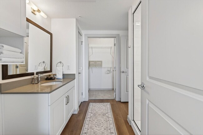 Building Photo - 1301 Leah Ave