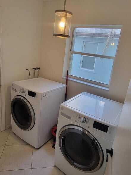 Building Photo - 9082 Cavatina Pl