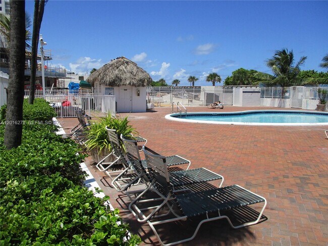 Building Photo - 5313 Collins Ave