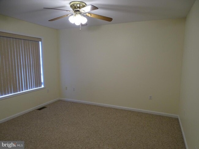 Building Photo - 10 Fairview Ave