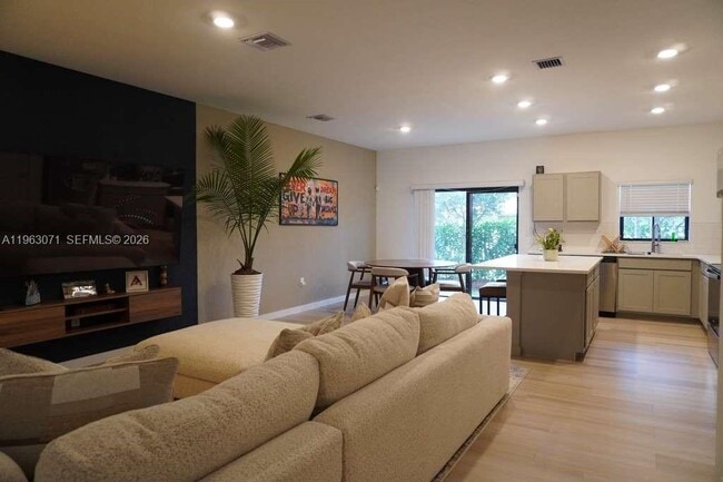 Building Photo - 385 NW 9th St