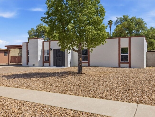 Building Photo - 7530 E Stella Rd
