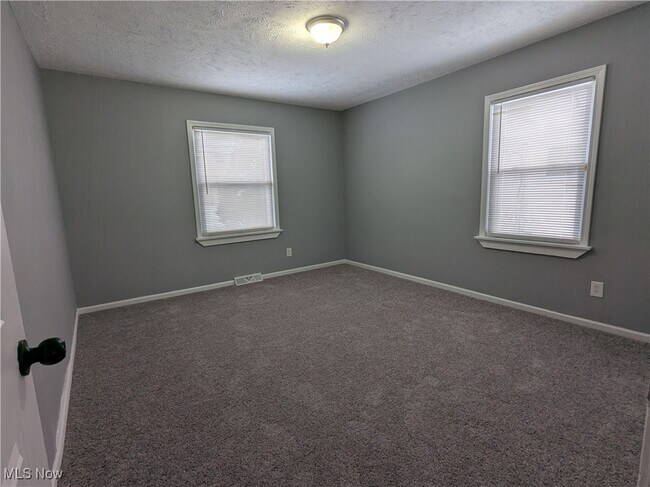 Building Photo - 16401 Home Ave