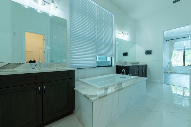 Building Photo - 13026 Artisan Cir