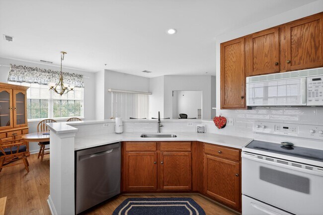 Building Photo - 2605 Chapel Lake Dr