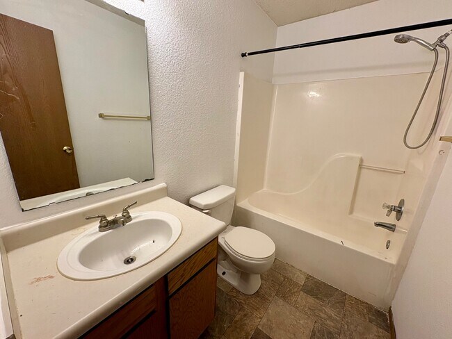 Building Photo - 1443 Blue Brook Way