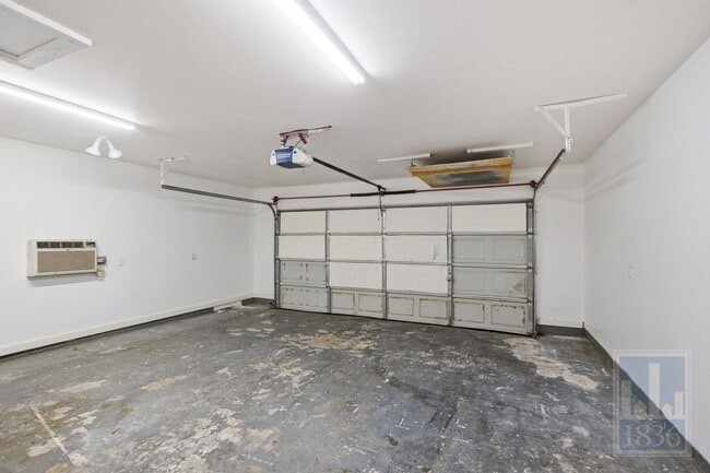 Building Photo - 13009 Lamplight Village Ave