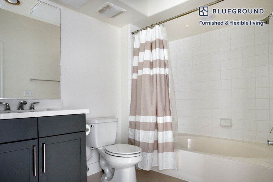 Building Photo - 7225 Crescent Prk W