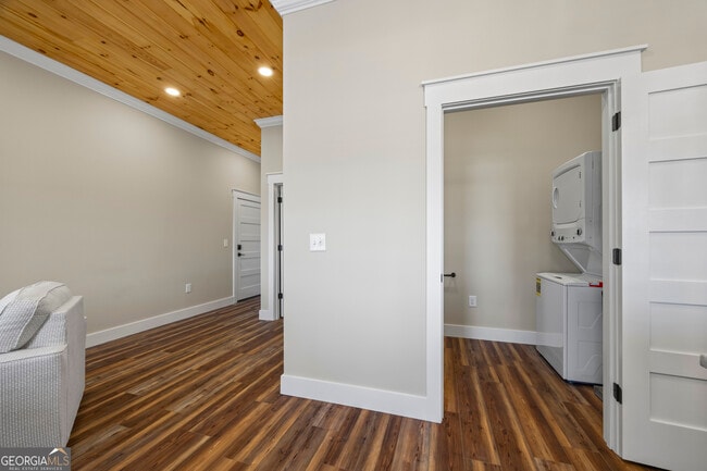 Building Photo - 958 Church St