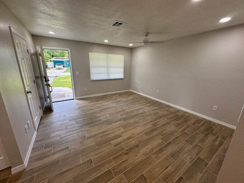 Building Photo - 21514 Campbell Dr