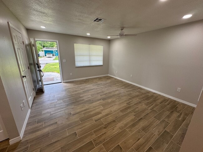 Building Photo - 21514 Campbell Dr