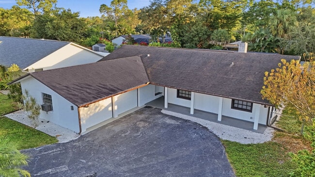 Building Photo - 208 Erie Dr