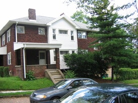 Building Photo - 2201 Pittock St