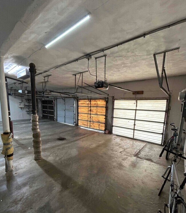 Building Photo - 10368 Forest Brook Ln