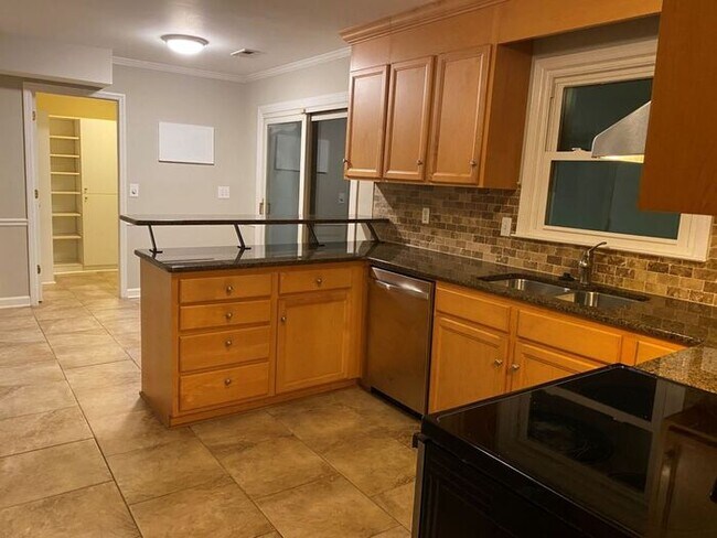 Building Photo - 4 Bedroom South Charlotte Home!