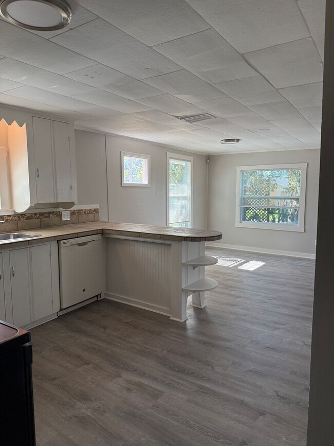 Building Photo - 2 bed 1 bath