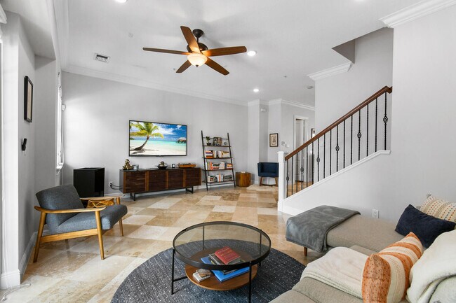 Building Photo - 25 Via Floresta Dr