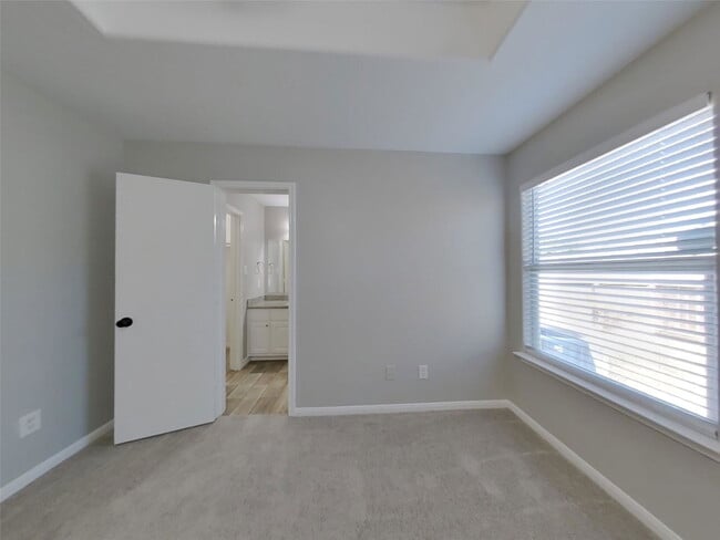 Building Photo - 16229 Summerset Estates Blvd