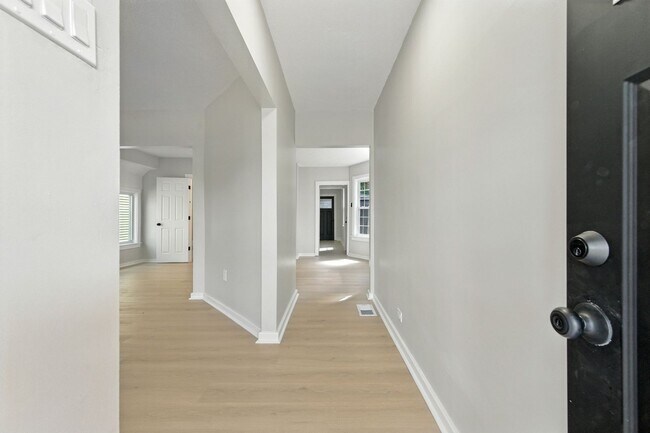 Building Photo - Fully renovated 3 bedroom home in Ambridge...