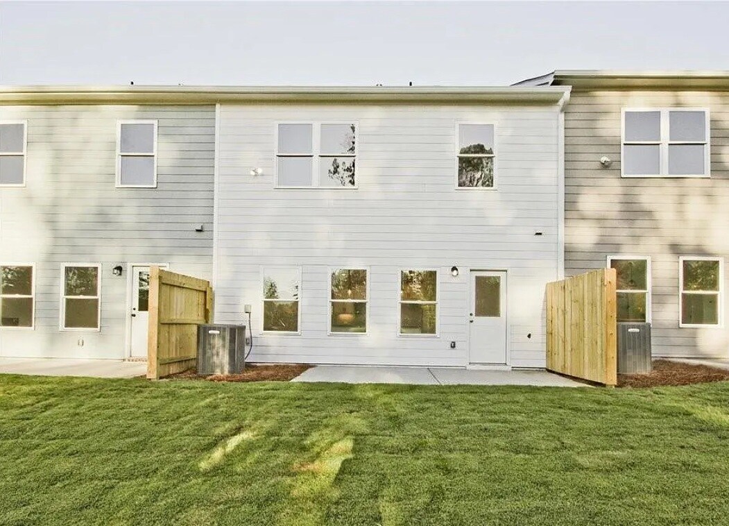 Building Photo - 205 Admor Ln
