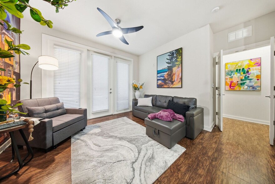 Building Photo - 1700 W Cleveland St