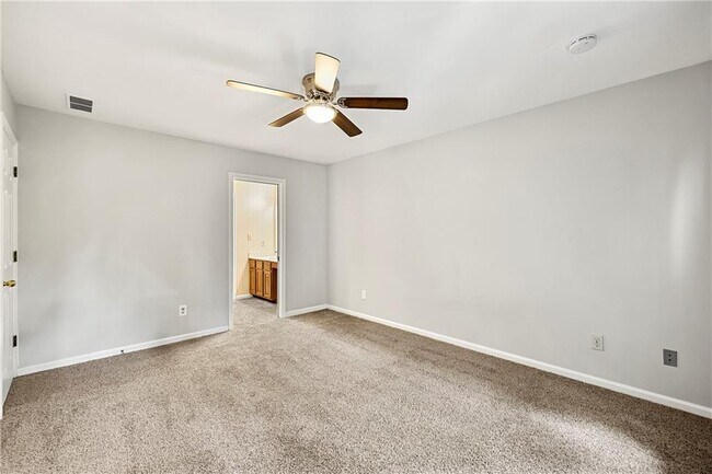 Building Photo - 302 S River Farm Dr