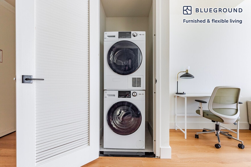 Building Photo - 130 Hope St