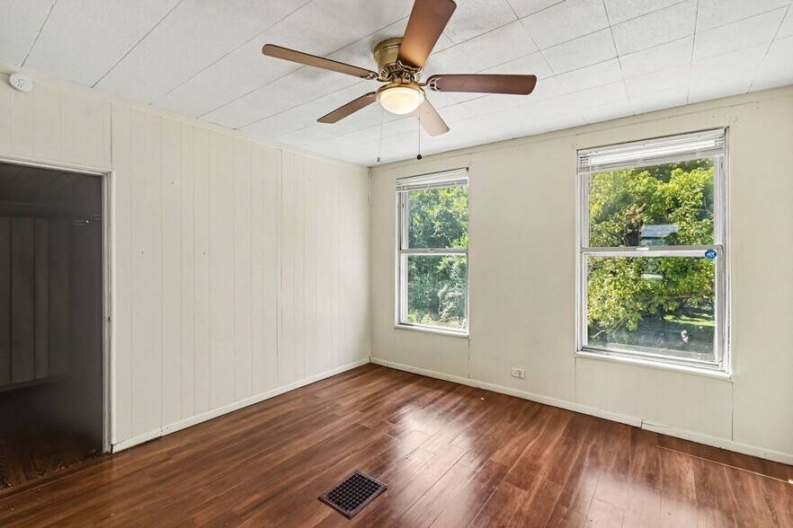 Building Photo - 2038 McLaran Ave