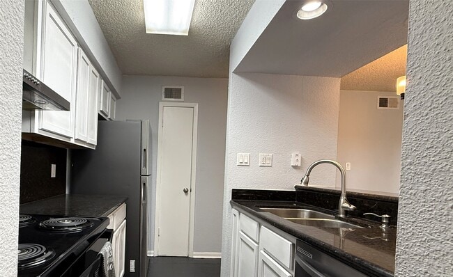 Building Photo - 250 El Dorado Blvd