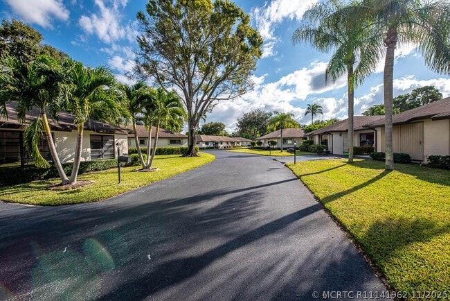Building Photo - 4760 Greentree Way